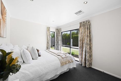 Photo of property in 16 Hampshire Court, Flagstaff, Hamilton, 3210