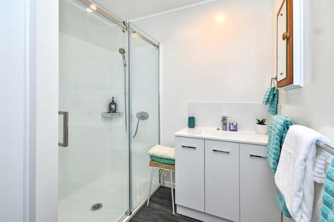 Photo of property in 2/2 Grande Vue Road, Papatoetoe, Auckland, 2025