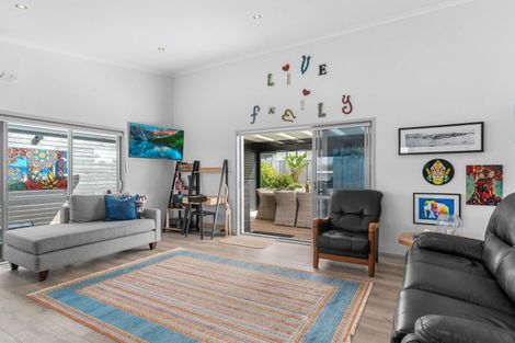 Photo of property in 6a Takahe Place, Mangawhai, 0505