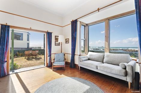 Photo of property in 346 The Esplanade, Island Bay, Wellington, 6023