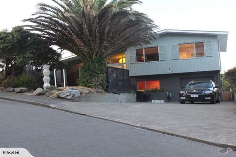 Photo of property in 11 Southern Cross Crescent, Island Bay, Wellington, 6023