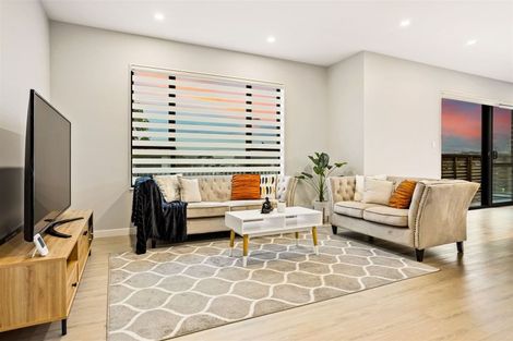 Photo of property in 37 Vinistra Road, Kumeu, 0810