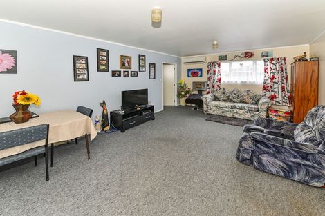 Photo of property in 28 Gibbons Road, Weymouth, Auckland, 2103