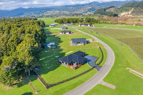 Photo of property in 30 Ohau Gravels Way, Ohau, Levin, 5570