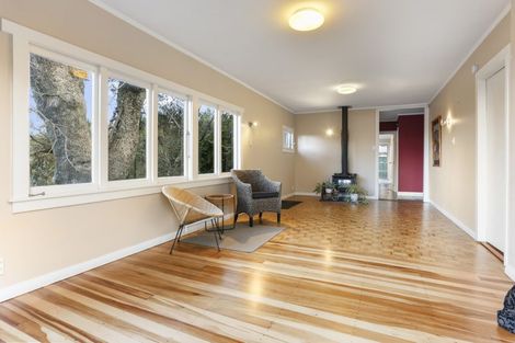 Photo of property in 8 Rimu Road, Oratia, Auckland, 0604