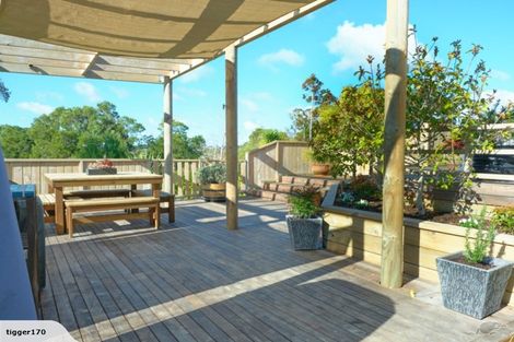 Photo of property in 4 Gavinike Place, Waimauku, 0812