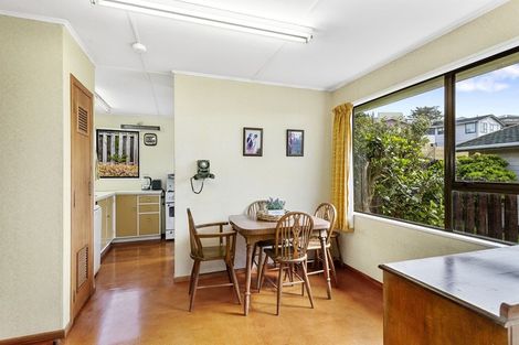 Photo of property in 58 Chapman Street, Newlands, Wellington, 6037