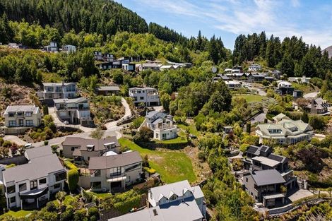 Photo of property in 15 Manchester Place, Queenstown, 9300