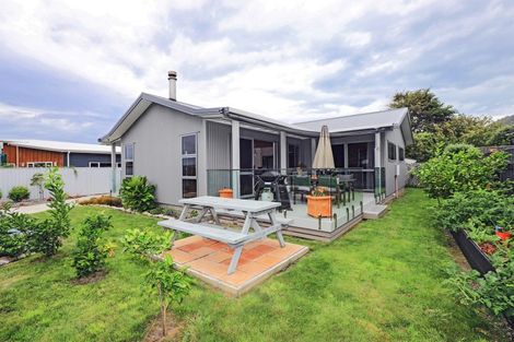 Photo of property in 4 John Ross Place, Kairakau, Havelock North, 4295