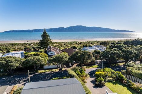 Photo of property in 16 Manly Street, Paraparaumu Beach, Paraparaumu, 5032