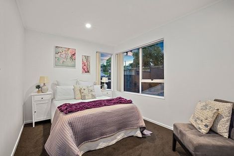 Photo of property in 33 Triangle Road, Massey, Auckland, 0614