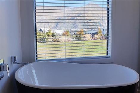 Photo of property in 6 Clutha Place, Wanaka, 9305