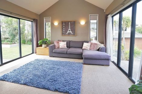 Photo of property in 14 Southworth Place, Grandview Heights, Hamilton, 3200