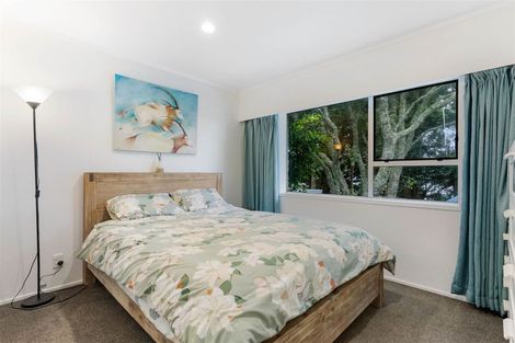 Photo of property in 2/8 Tusac Place, Totara Vale, Auckland, 0627