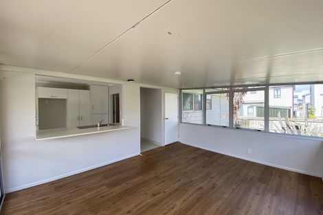 Photo of property in 31 Becker Drive, Weymouth, Auckland, 2103