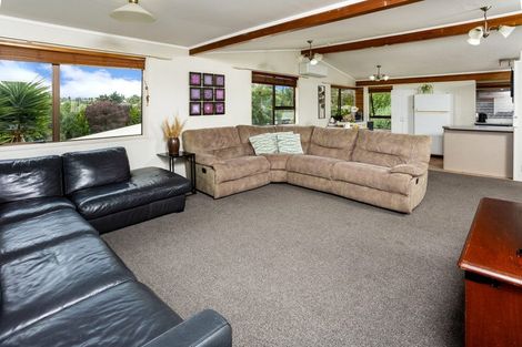 Photo of property in 34 Unsworth Drive, Unsworth Heights, Auckland, 0632