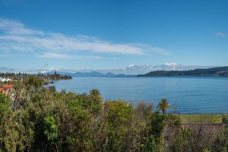 Photo of property in 224 Lake Terrace, Waipahihi, Taupo, 3330