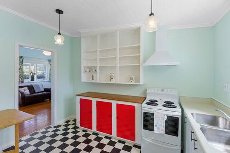 Photo of property in 103a Waikawa Beach Road, Manakau, Levin, 5573