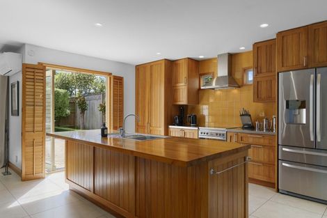 Photo of property in 32 Wai-iti Terrace, Burnside, Christchurch, 8052