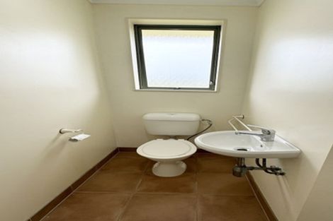 Photo of property in 42 Summerland Drive, Henderson, Auckland, 0612