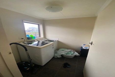 Photo of property in 11 Colonial Place, Kelvin Grove, Palmerston North, 4414