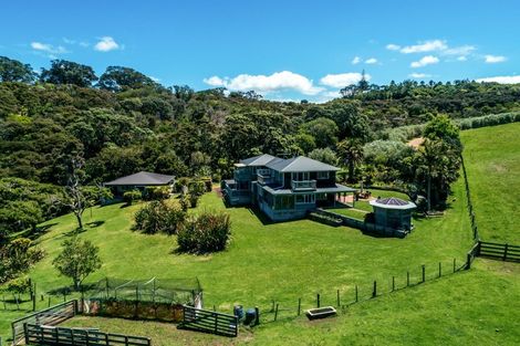 Photo of property in 92 Nick Johnstone Drive, Waiheke Island, 1971