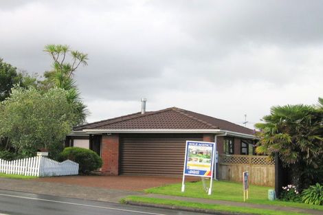 Photo of property in 122 Botany Road, Botany Downs, Auckland, 2010