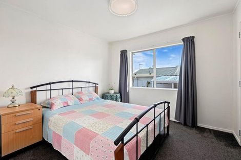 Photo of property in 1/24 Caribbean Drive, Unsworth Heights, Auckland, 0632