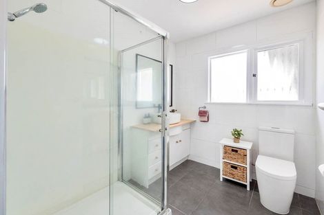 Photo of property in 1/46 Roberts Road, Glenfield, Auckland, 0629