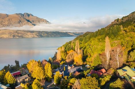 Photo of property in 32 Evergreen Place, Sunshine Bay, Queenstown, 9300