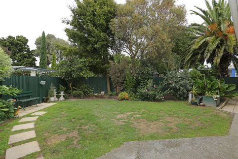 Photo of property in 2 Churchill Avenue, Hokowhitu, Palmerston North, 4410