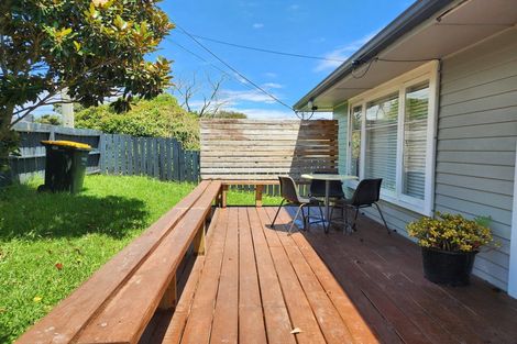 Photo of property in 4 Paton Avenue, Te Atatu South, Auckland, 0610