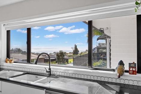 Photo of property in 5 Ti Tree Lane, Stanmore Bay, Whangaparaoa, 0932