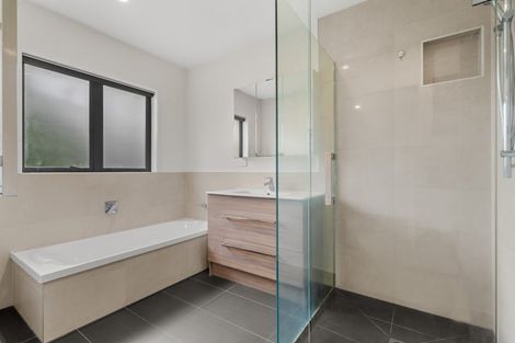 Photo of property in 20 Mcleod Road, Weymouth, Auckland, 2103