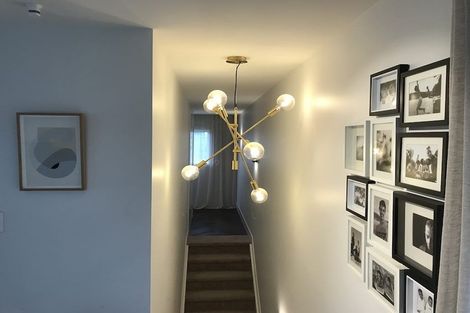 Photo of property in 2 Ravenwood Drive, Forrest Hill, Auckland, 0620