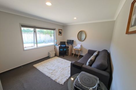 Photo of property in 30 Simpson Crescent, Raumati Beach, Paraparaumu, 5032