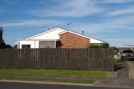 Photo of property in 43 Cottingham Crescent, Mangere East, Auckland, 2024