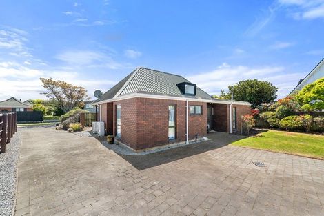 Photo of property in 10 Woodstock Place, Russley, Christchurch, 8042