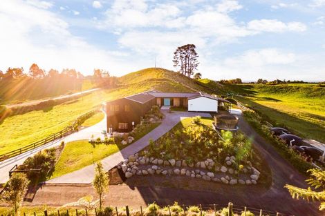 Photo of property in 527 Frankley Road, Hurworth, New Plymouth, 4371