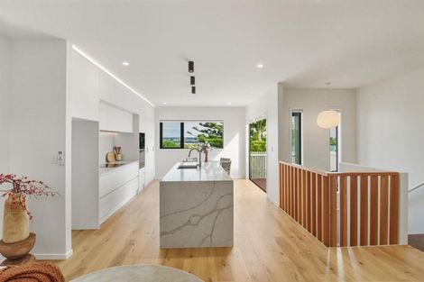 Photo of property in 85a Awaroa Road, Sunnyvale, Auckland, 0612