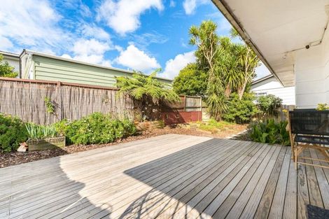Photo of property in 2/12 Benchmark Drive, Massey, Auckland, 0614
