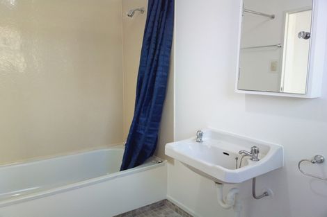 Photo of property in 1/43 Edgecombe Street, Newlands, Wellington, 6037