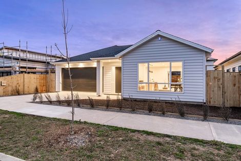 Photo of property in 10 Tarras Road, Kumeu, 0810