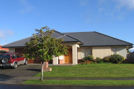 Photo of property in 5 Thornbury Crescent, East Tamaki Heights, Auckland, 2016