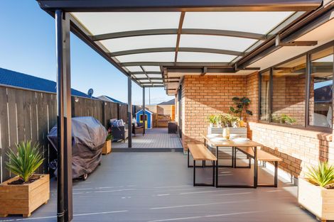 Photo of property in 34 Cyprus Place, Fitzherbert, Palmerston North, 4410