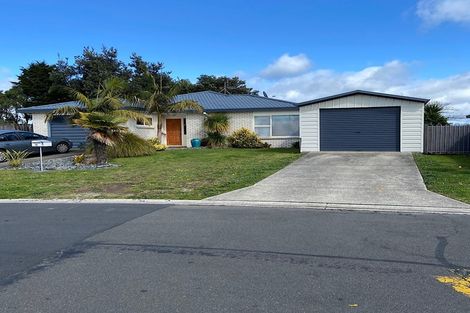 Photo of property in 18 Checketts Place, Papamoa Beach, Papamoa, 3118