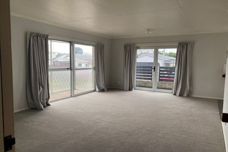 Photo of property in 3/10 Karamu Street, Strandon, New Plymouth, 4312