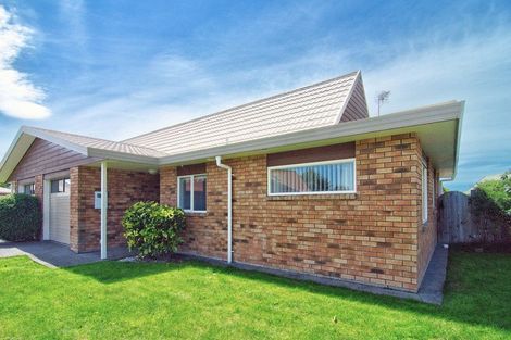 Photo of property in Holdsworth Villas, 70/2 William Donald Drive, Solway, Masterton, 5810