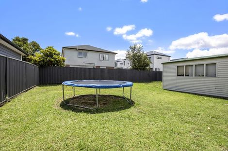Photo of property in 18 Farnborough Crescent, Mangere, Auckland, 2022
