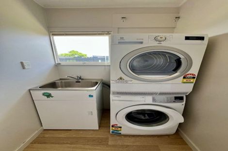 Photo of property in 1/29 Pupuke Road, Takapuna, Auckland, 0622